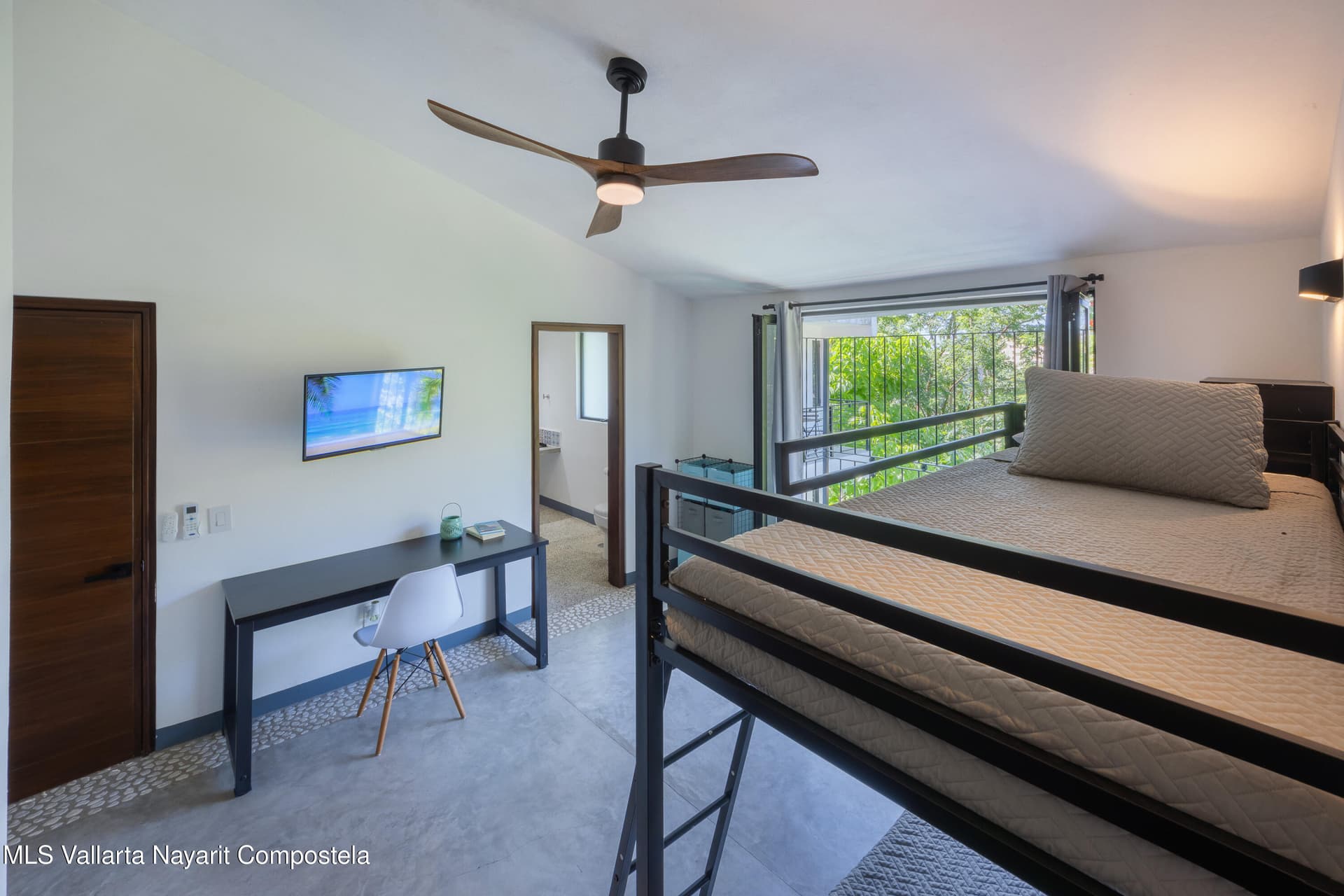 460 Av. Richrad Burton 38