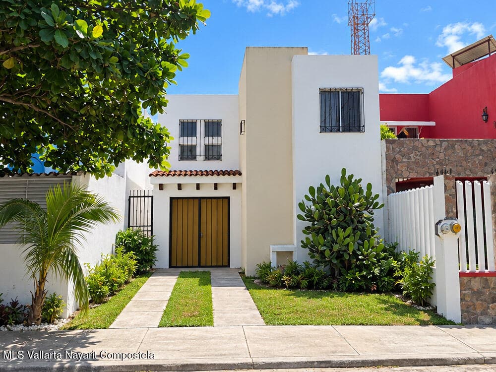 227 Paseo del Palmito