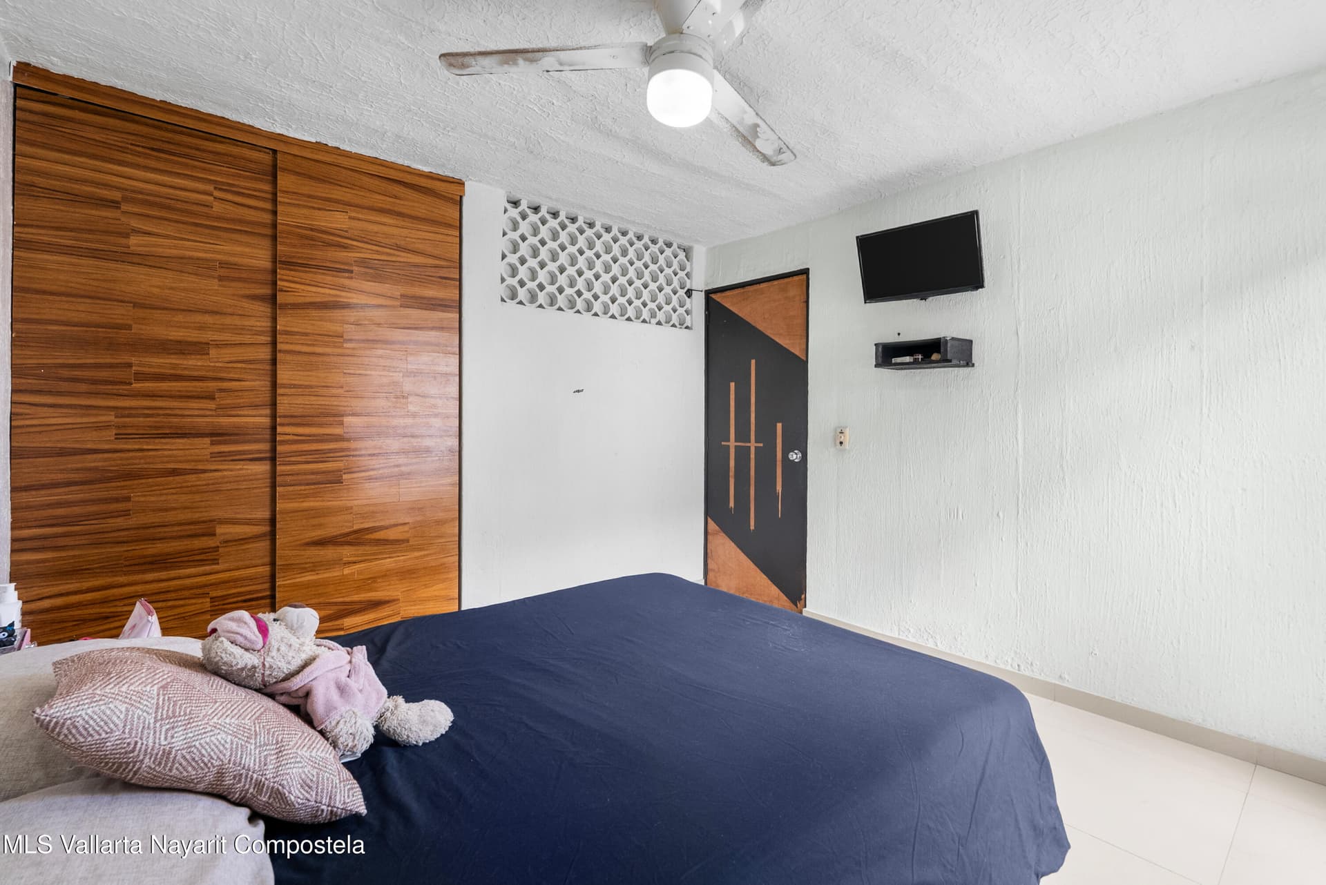 140 Prisciliano Sanchez Av 23