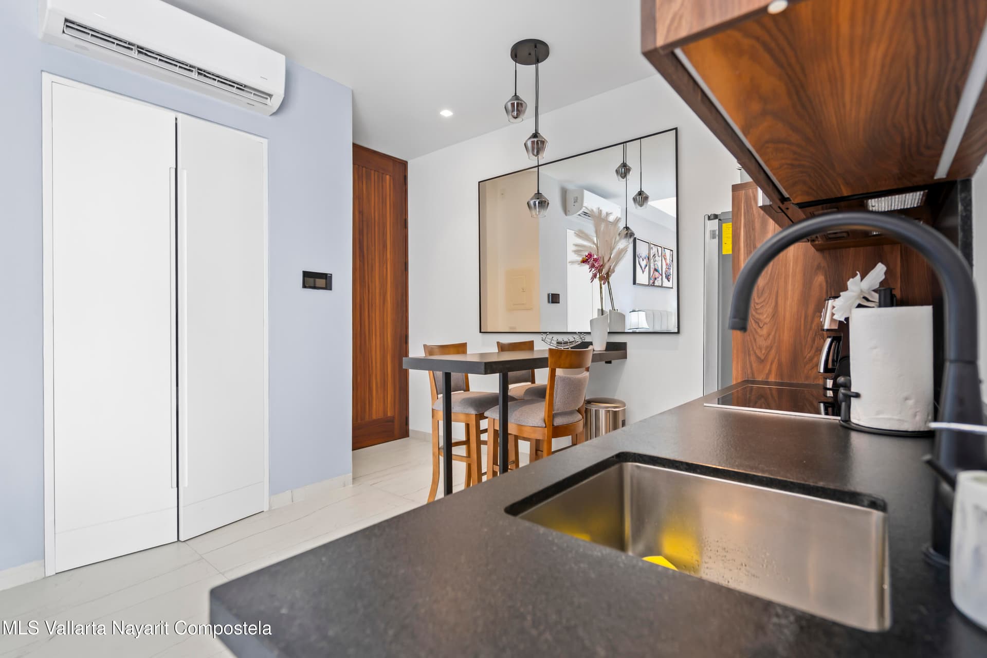 Condo 8