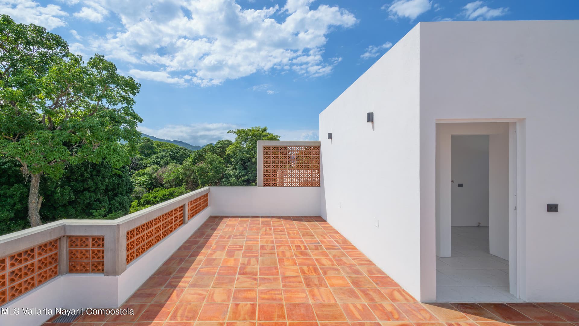 303 Paseo del Salmon 24