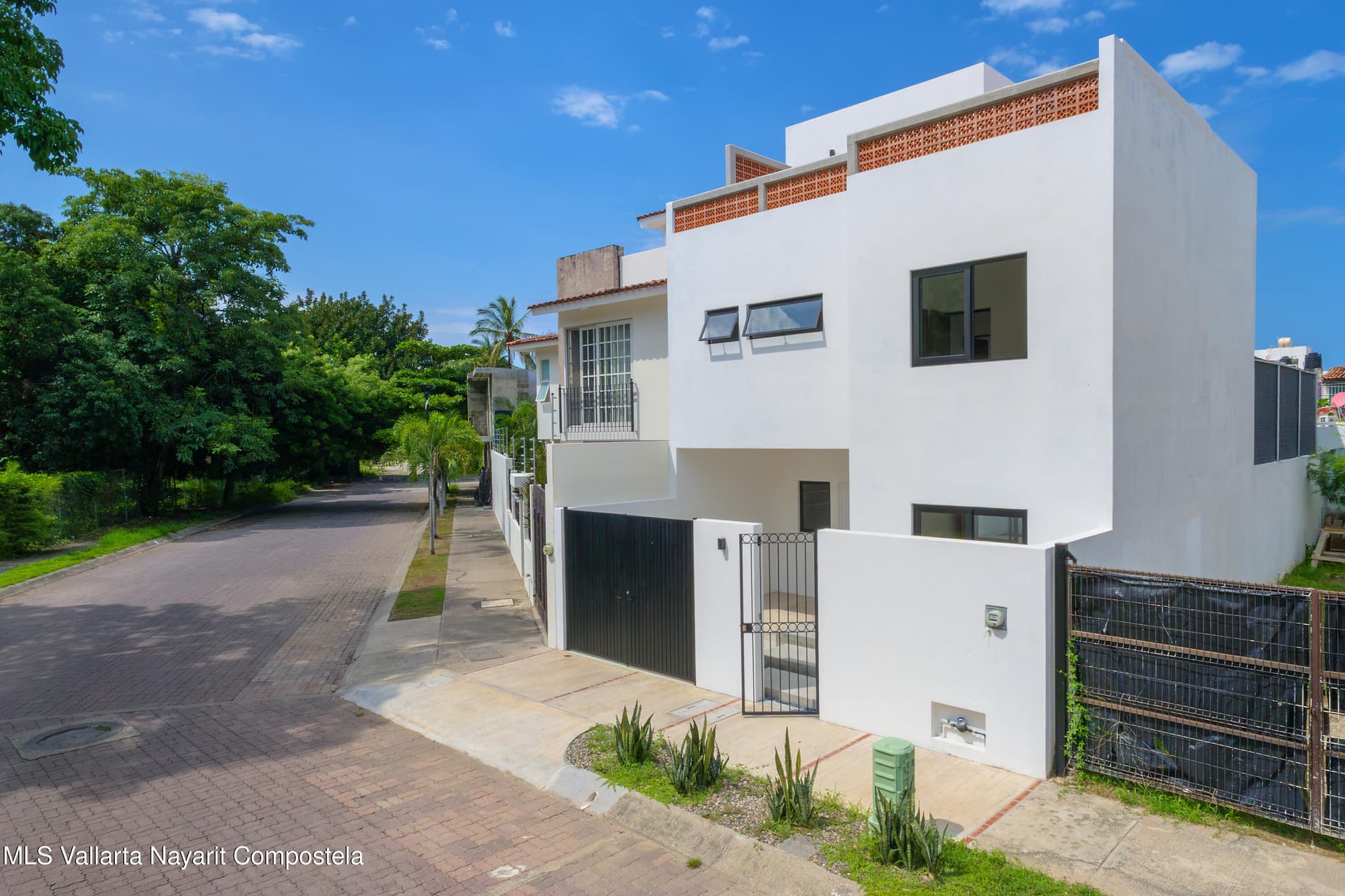 303 Paseo del Salmon 2