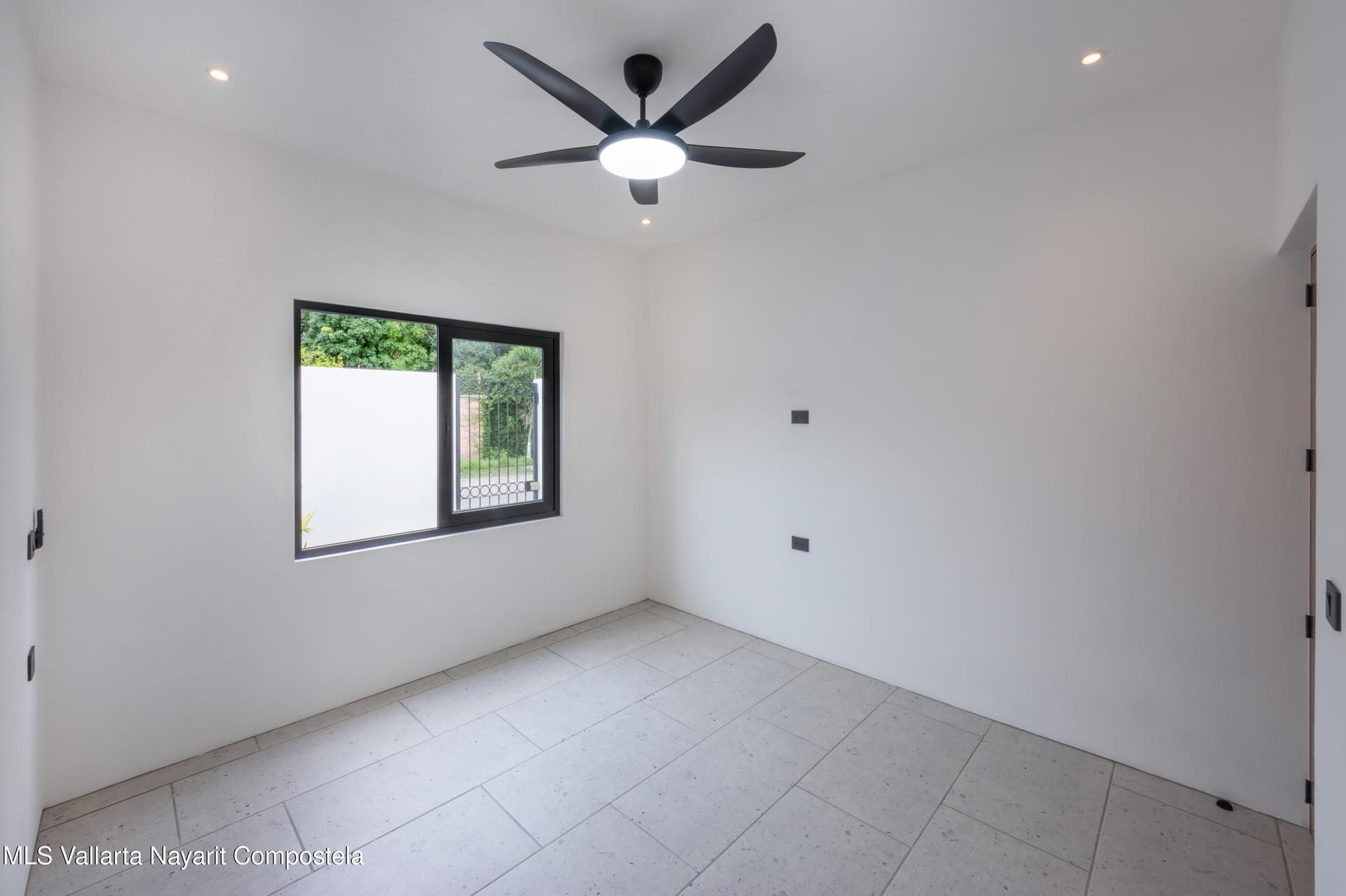 303 Paseo del Salmon 10