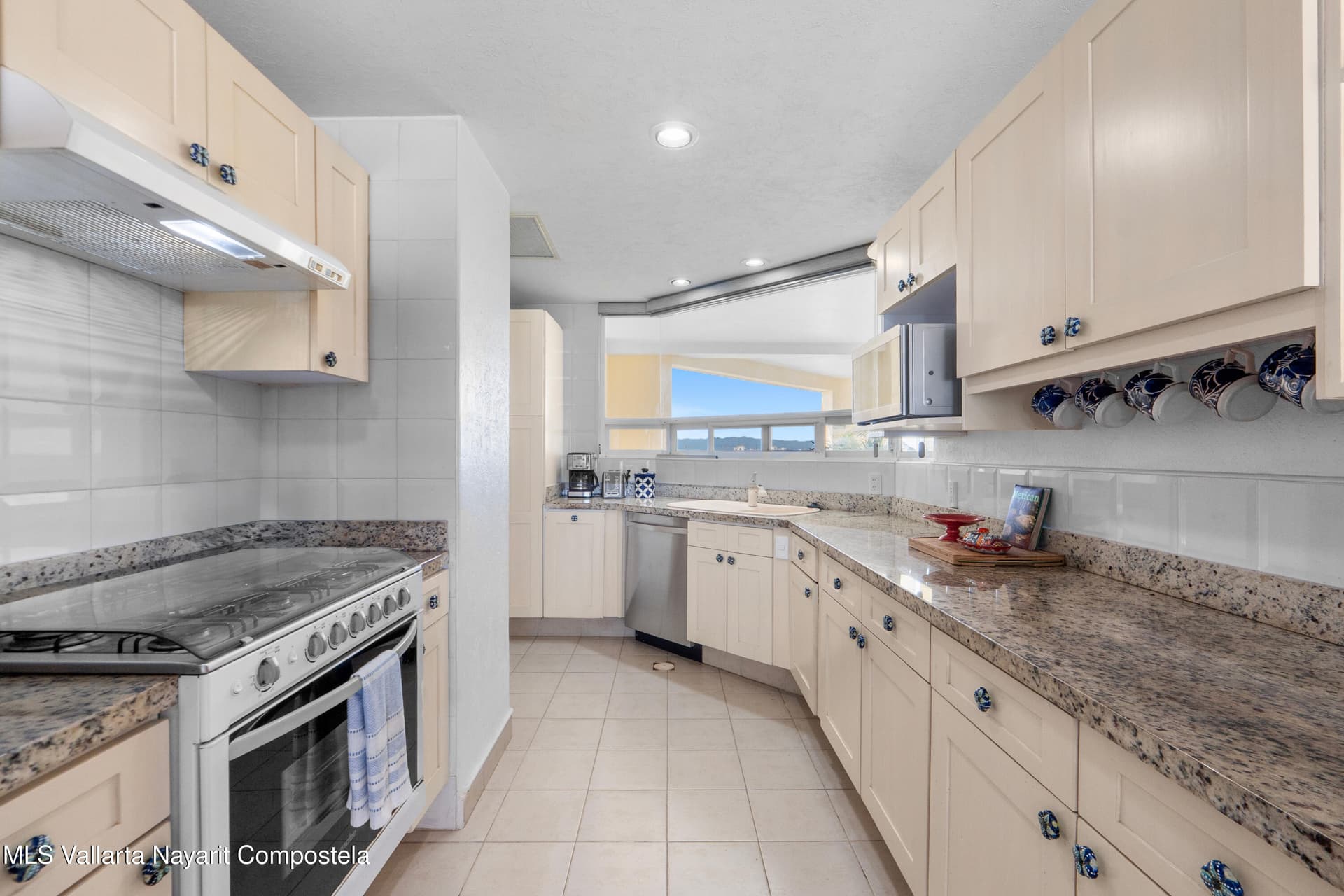 Bay View Grand 16