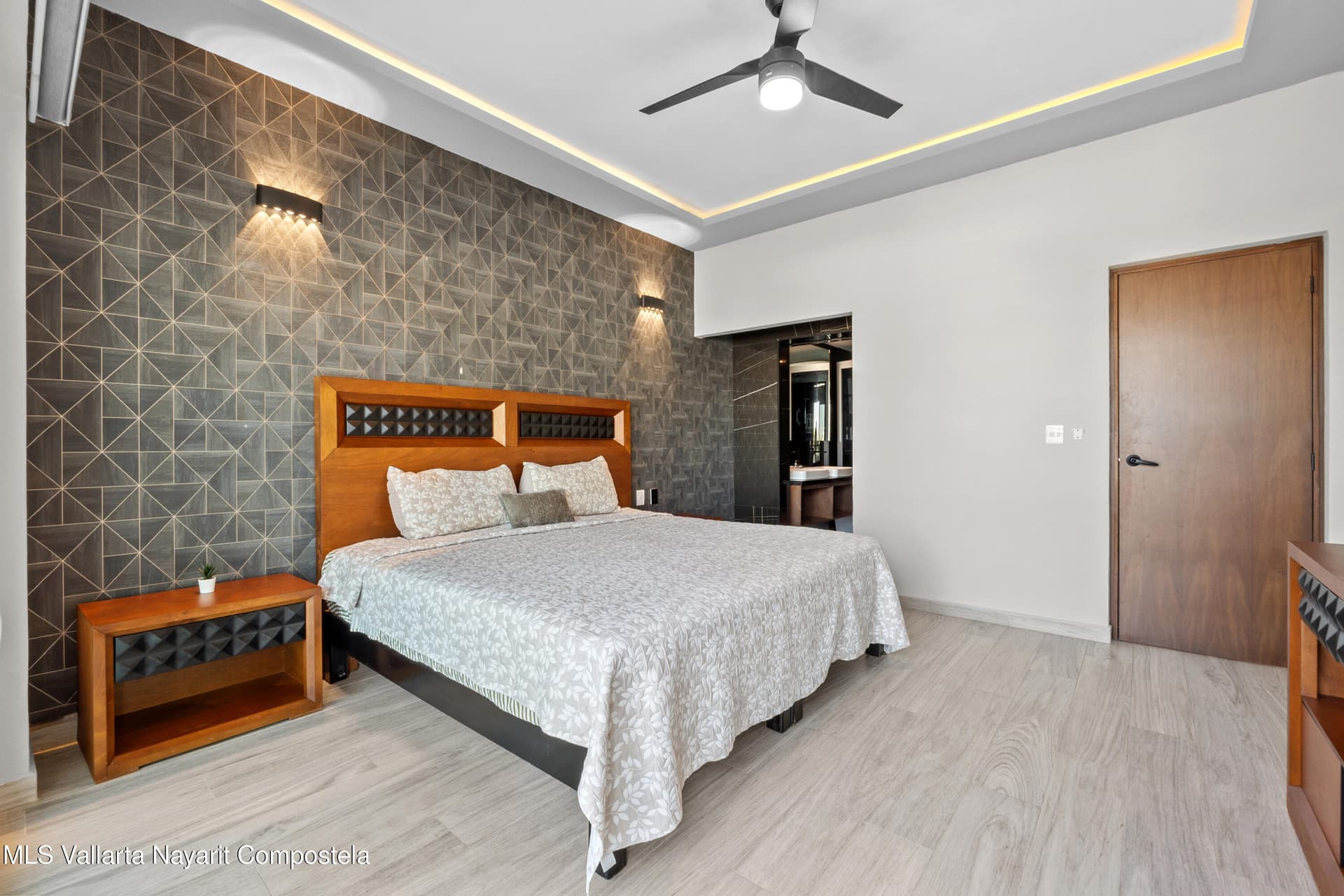 Marina Suites 16