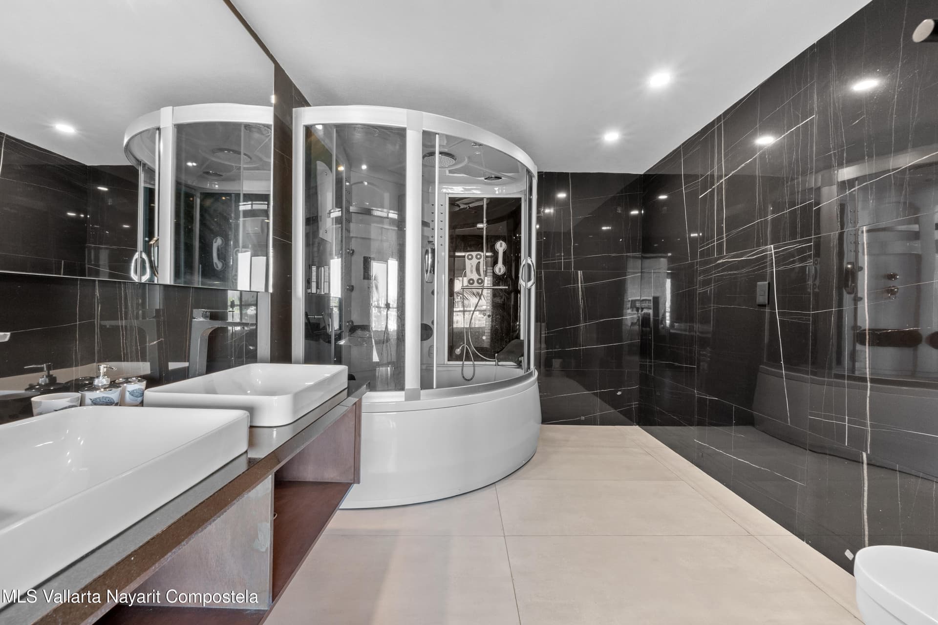 Marina Suites 18