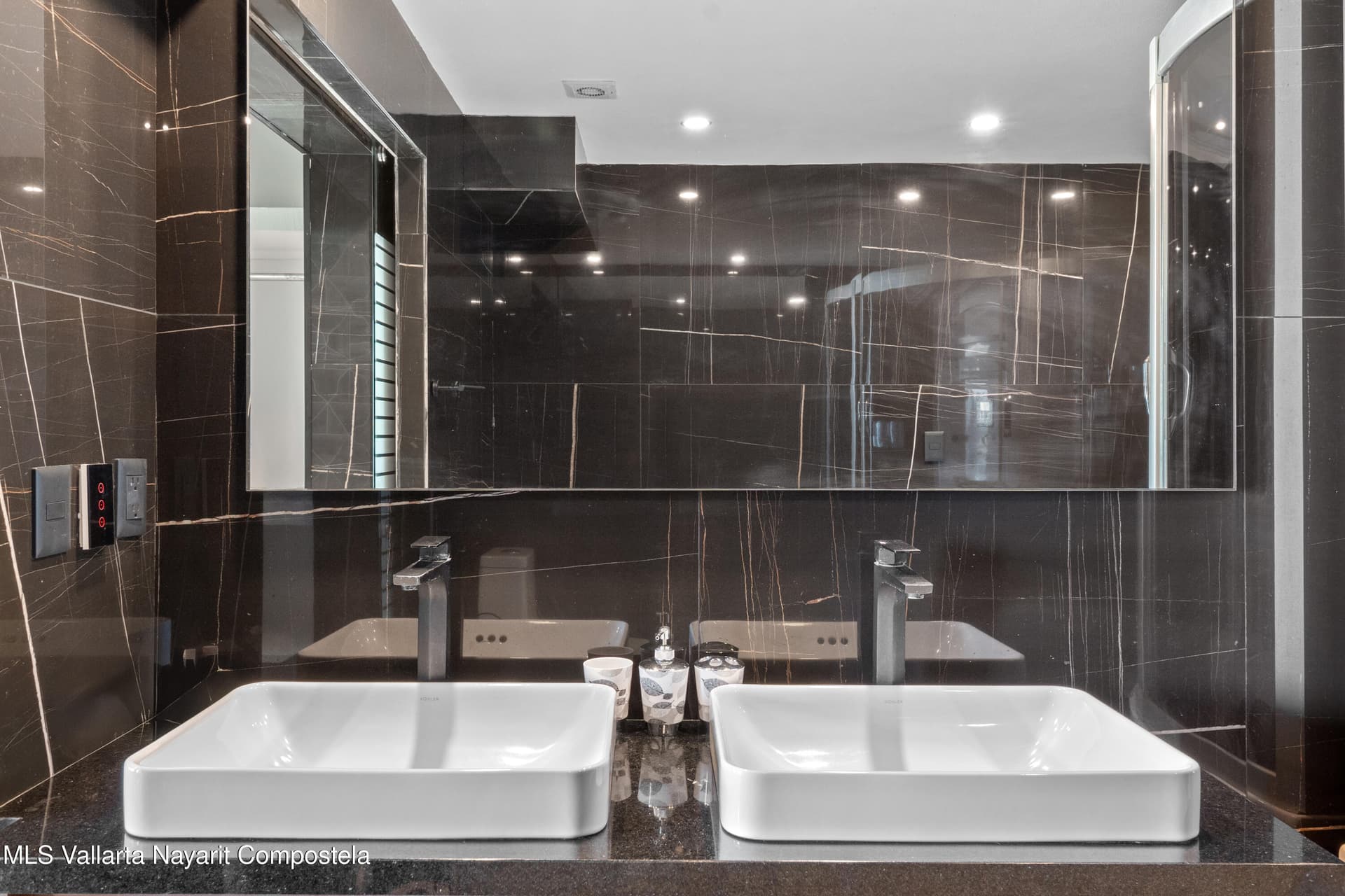 Marina Suites 19