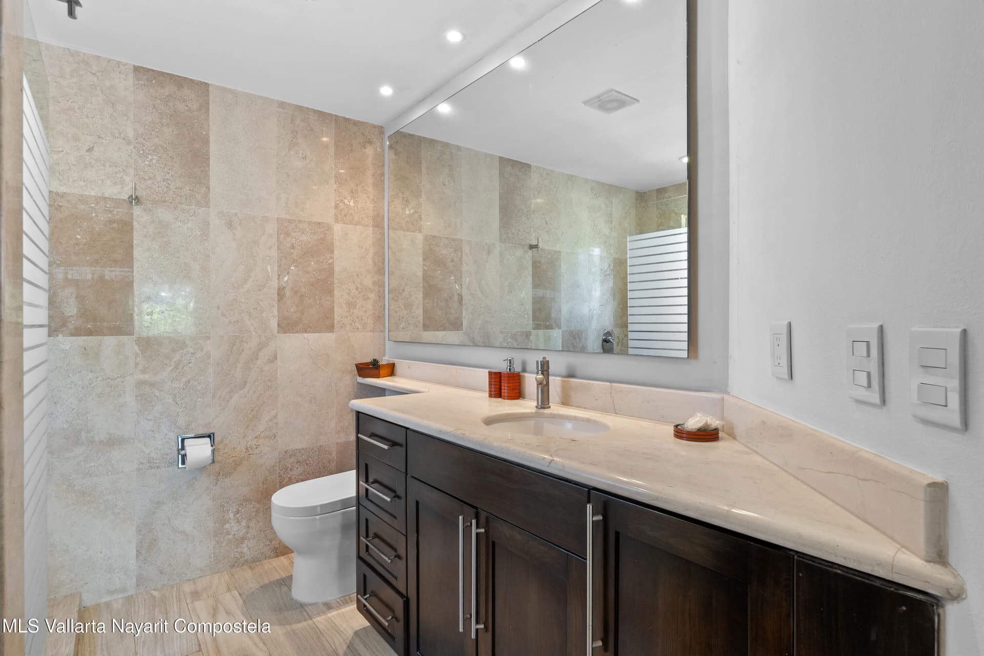 Marina Suites 27