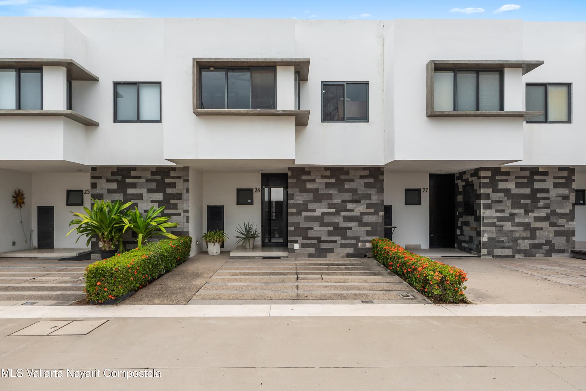 317 Avenida Federacion