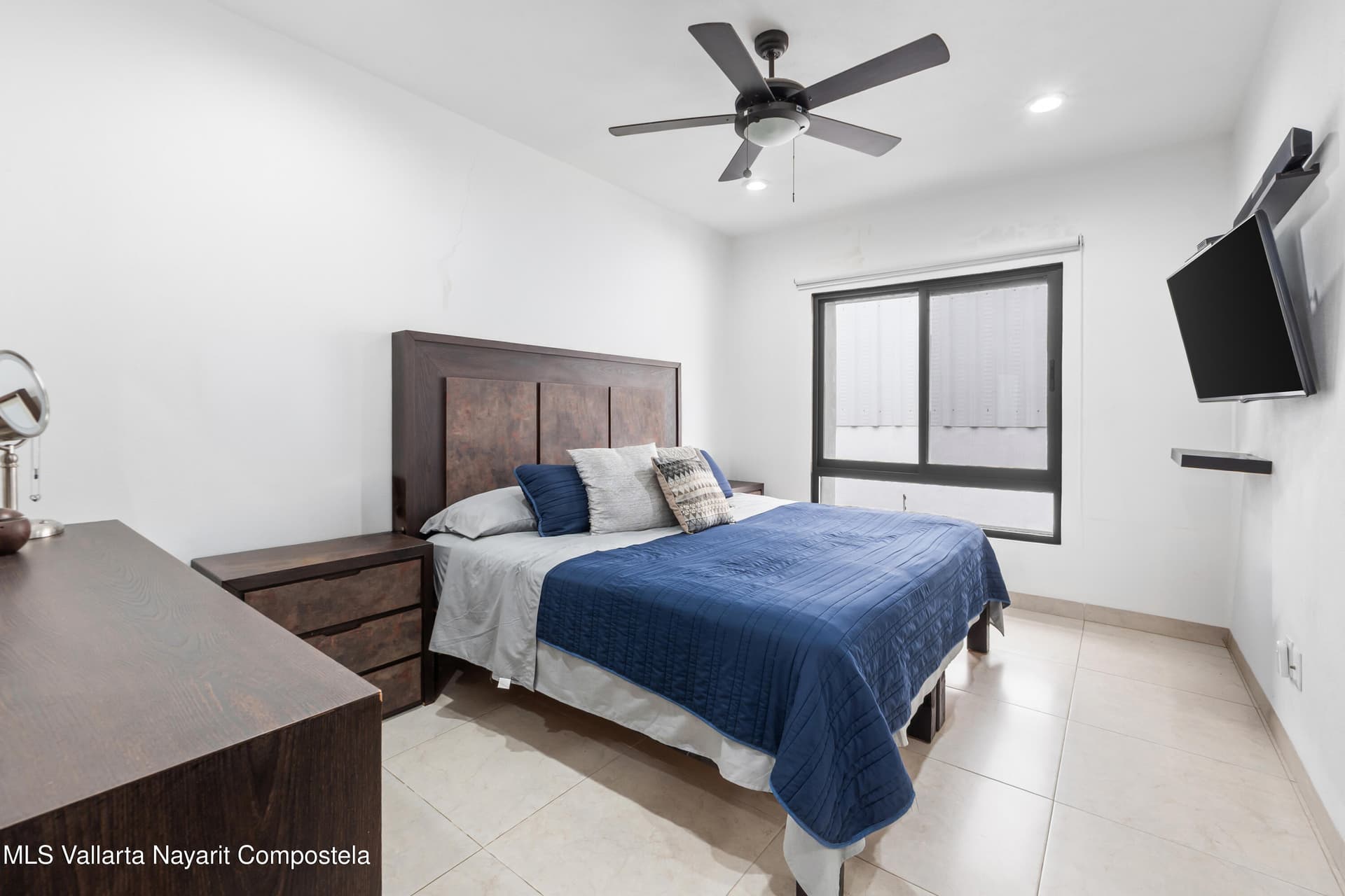 317 Avenida Federacion 8