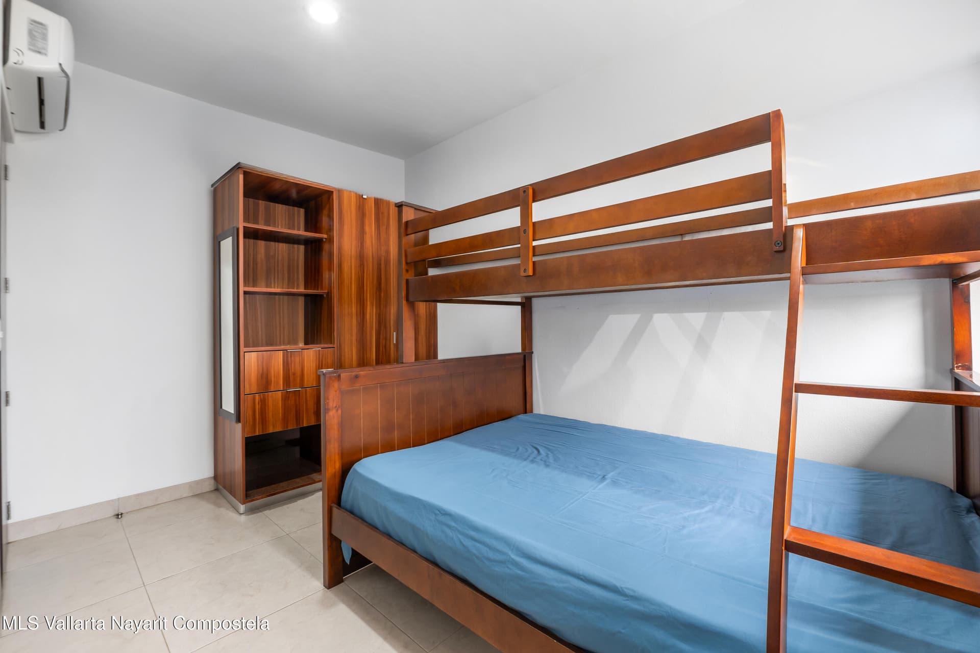 317 Avenida Federacion 10