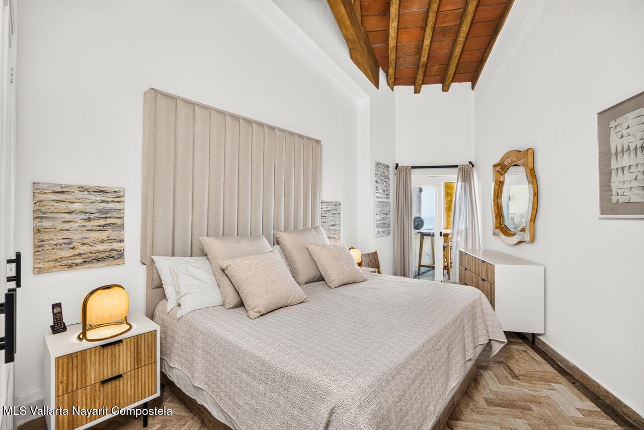 Velas Vallarta 18