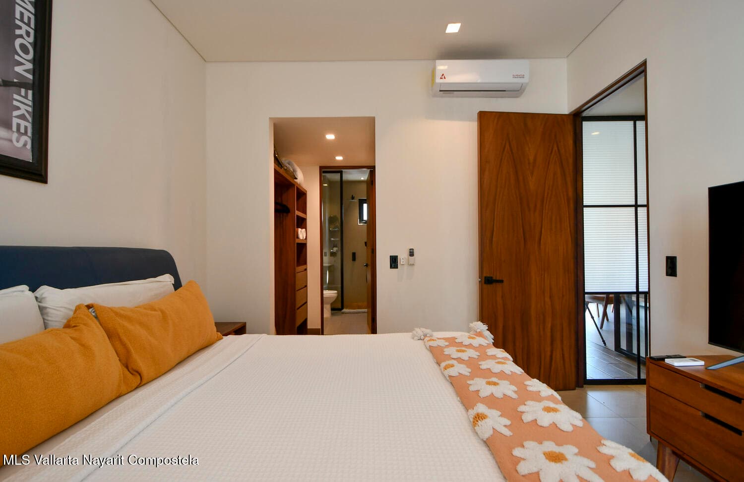 The Colonial 12