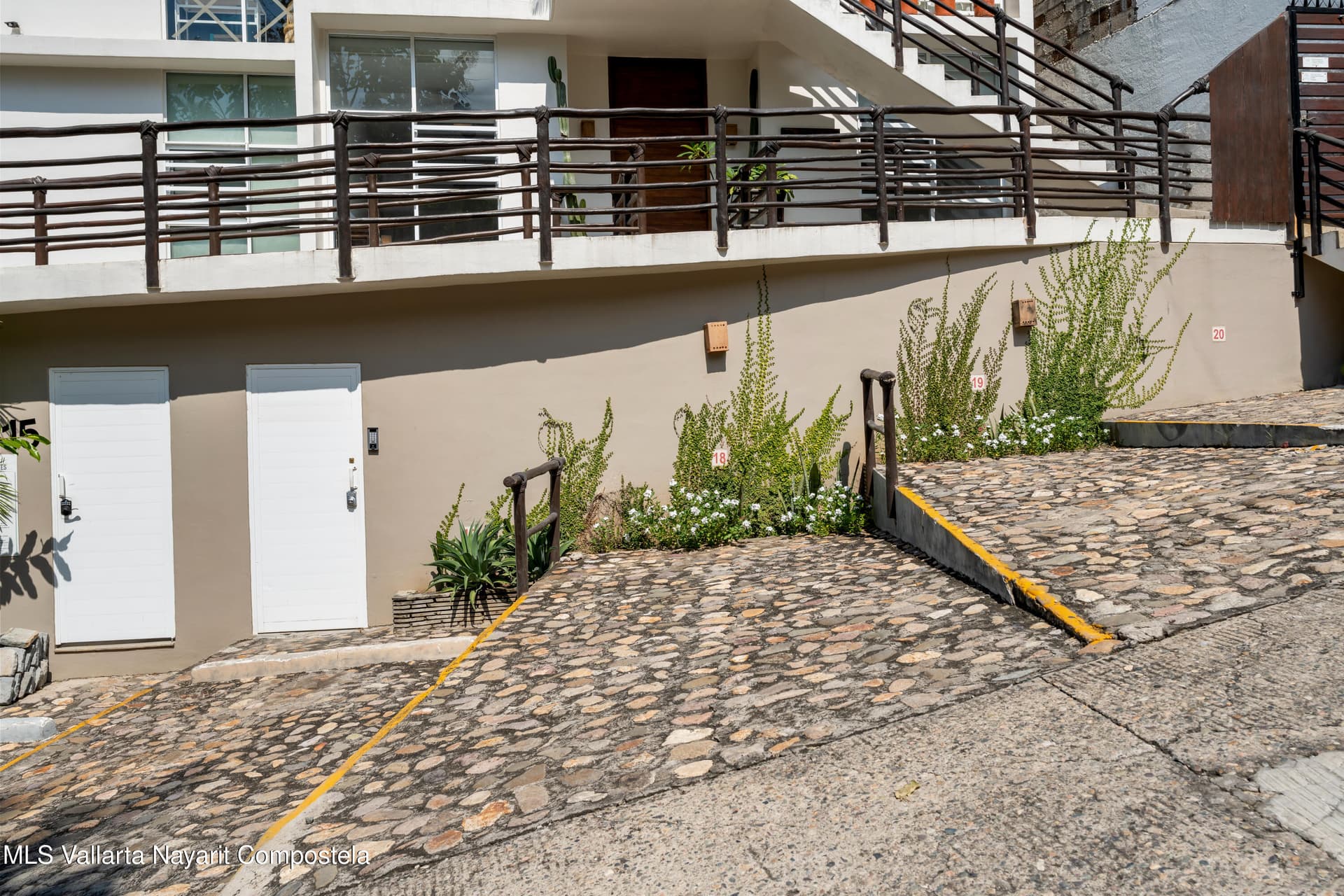 132 Ave del Palmar 6