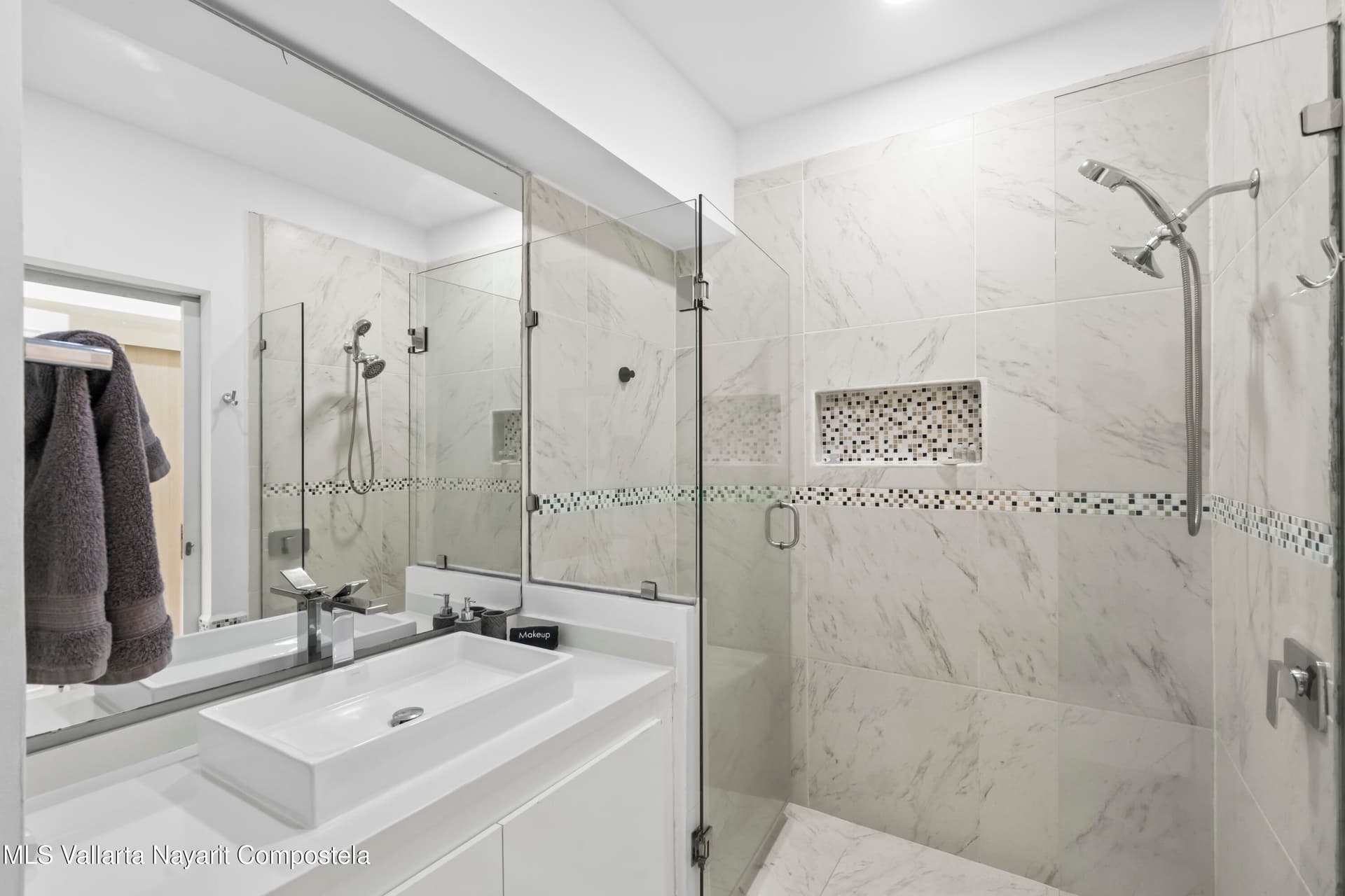 Bay View Grand 25