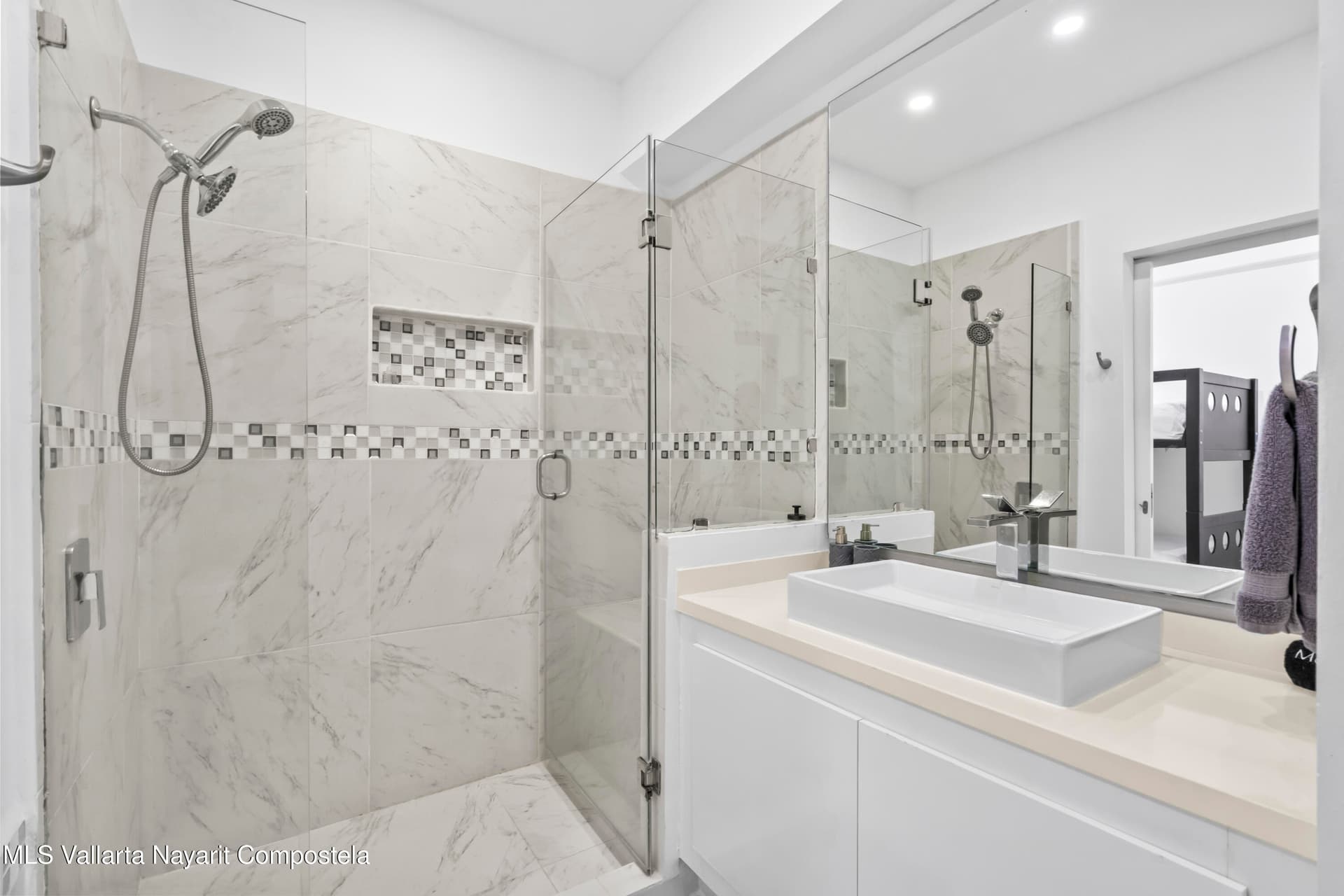 Bay View Grand 28