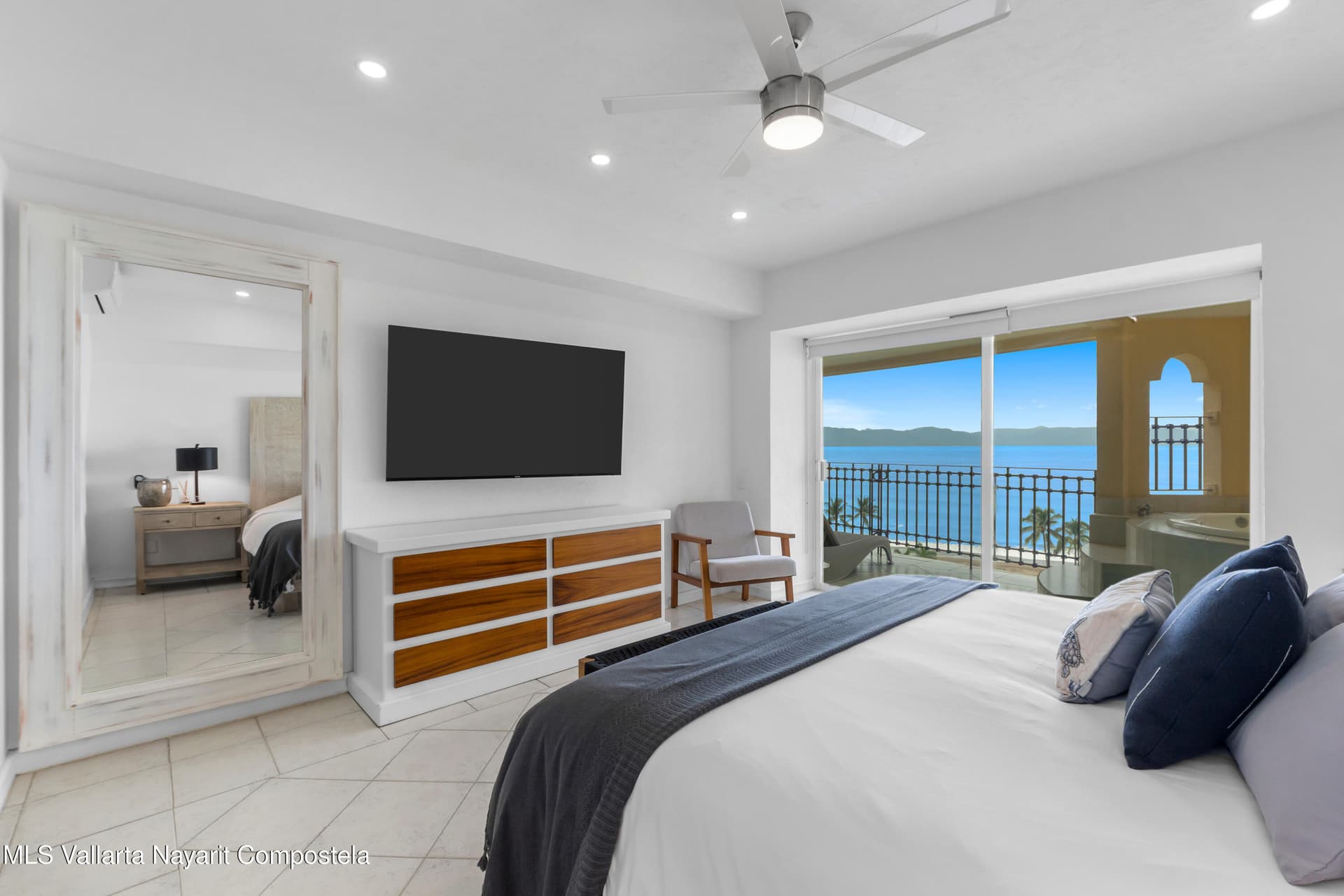 Bay View Grand 16