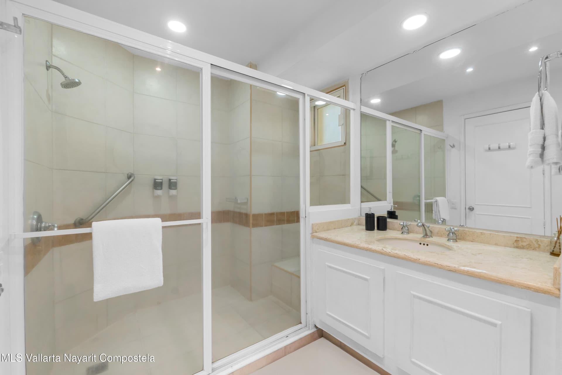Bay View Grand 18