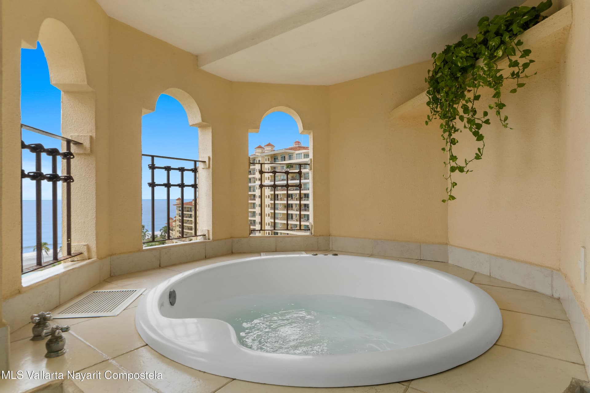 Bay View Grand 28