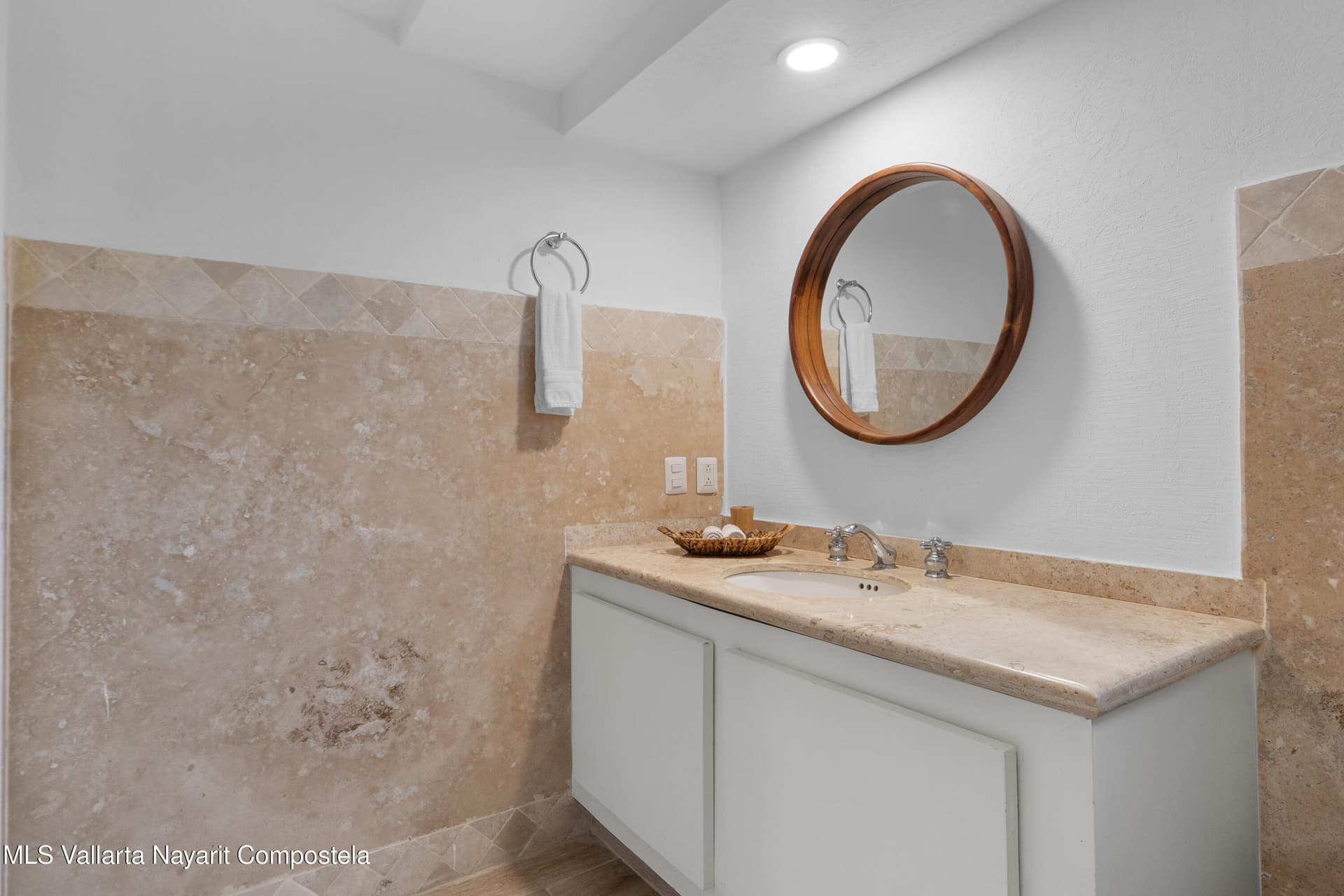 Bay View Grand 32