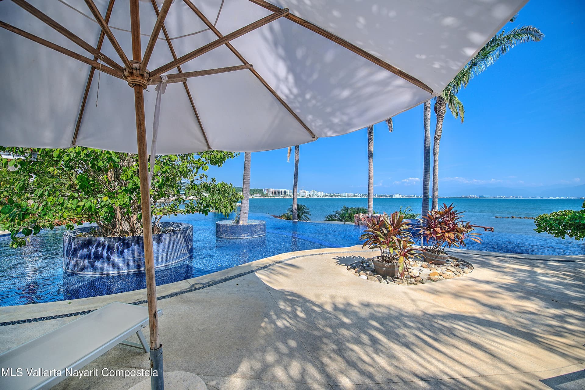 Punta Esmeralda 30