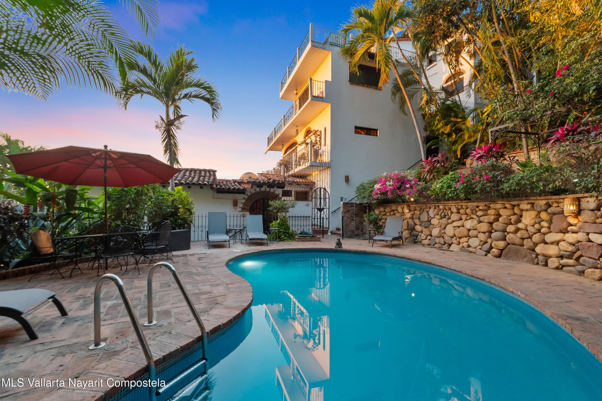 Condo in South Shore